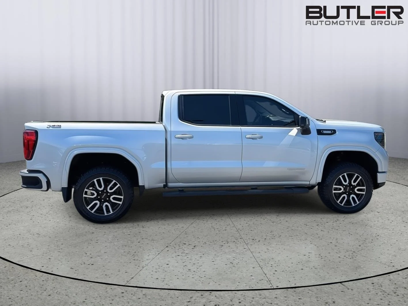 Used 2022 Quicksilver Metallic GMC Elevation image 7