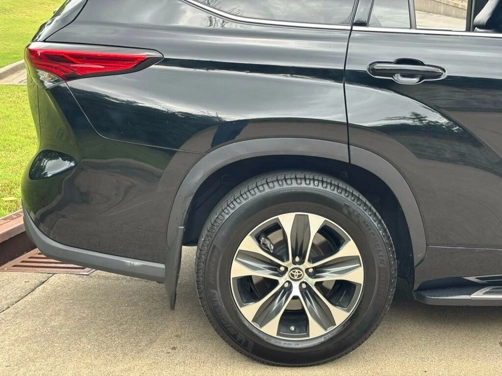 Used 2022 Black Toyota XLE image 27