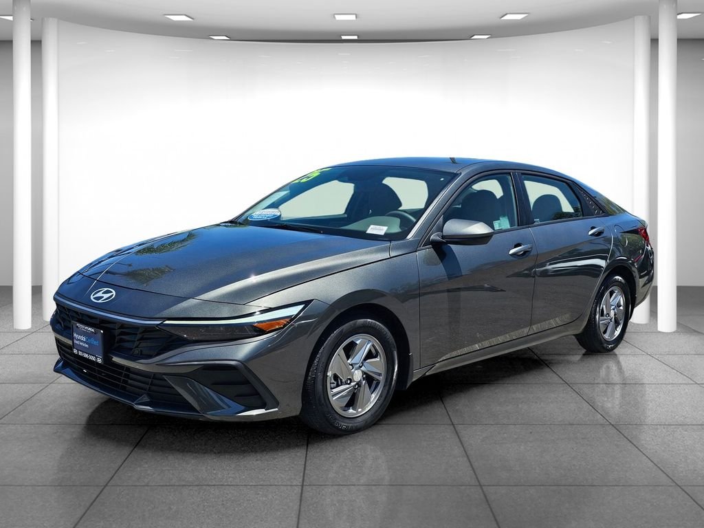 2025 Hyundai Elantra SE - Photo 3