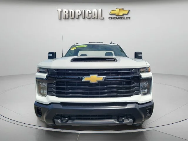 New 2025 Summit White Chevrolet WT image 8