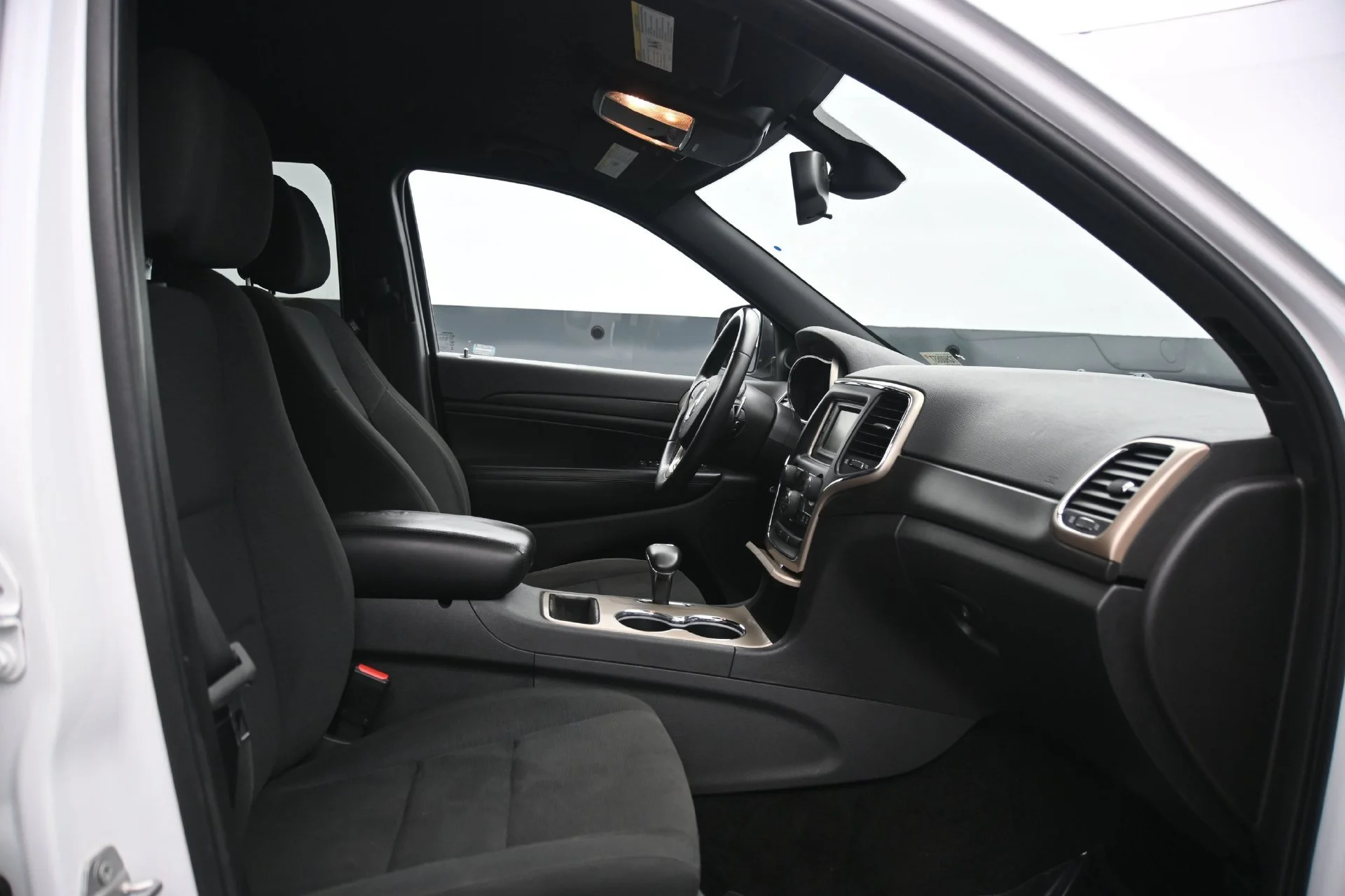 Used 2015 Bright White Clearcoat Jeep Laredo image 13