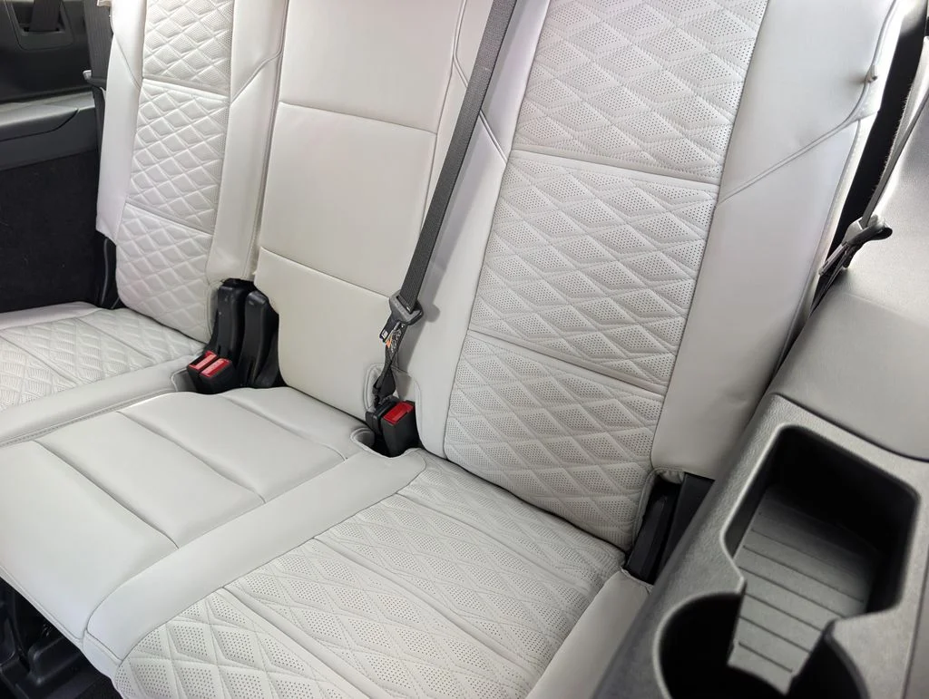 Used 2025 Silver Metallic Cadillac Sport Platinum image 18