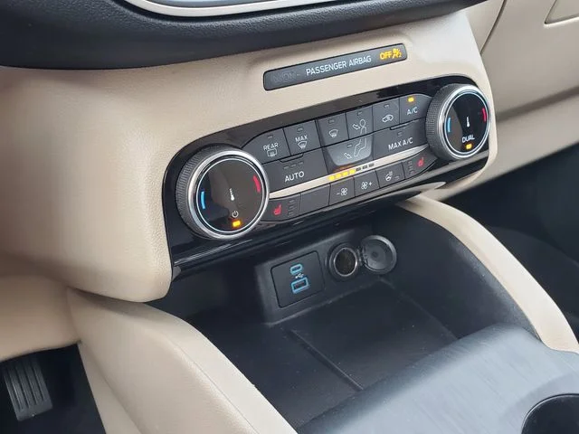 Used 2022 Blue Ford SE image 28