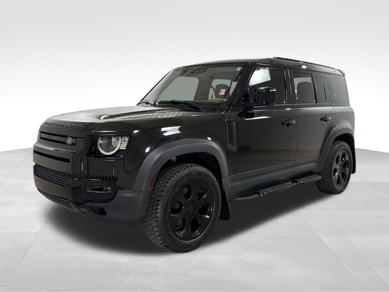 2022 Land Rover Defender S's photo