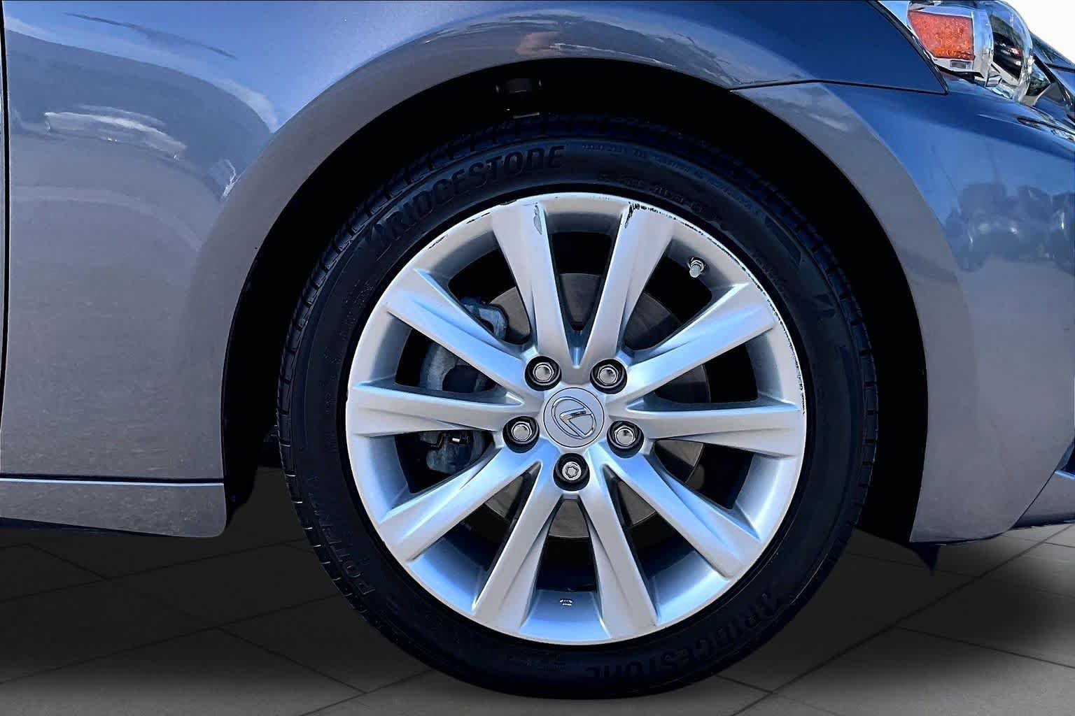 Used 2014 Nebula Gray Pearl Lexus  image 10