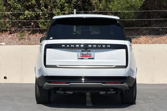 New 2026 Fuji White Land Rover SE image 4