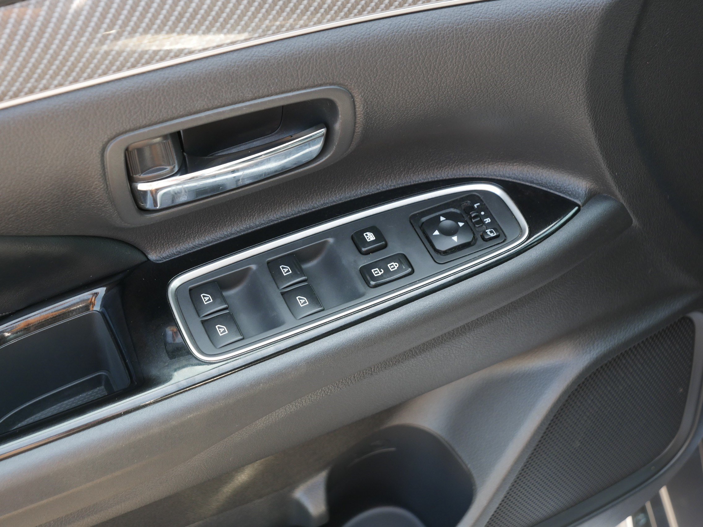 Used 2019 Mercury Gray Metallic Mitsubishi GT image 19