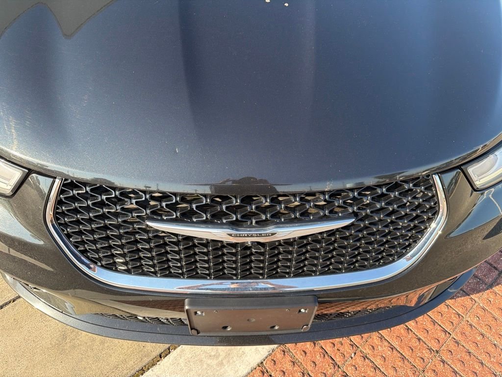 Used 2023 Black Chrysler Touring L image 13