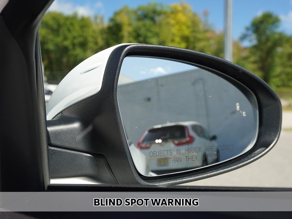Used 2023 White Kia LXS image 4
