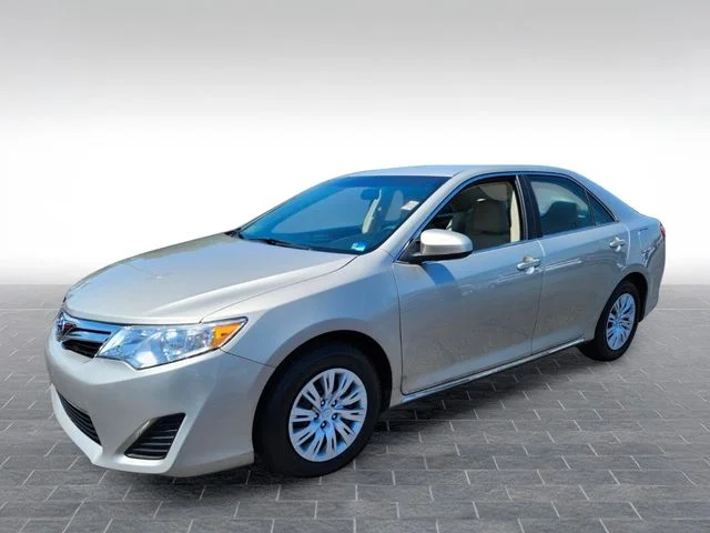 Used 2013 Beige Toyota LE image 3