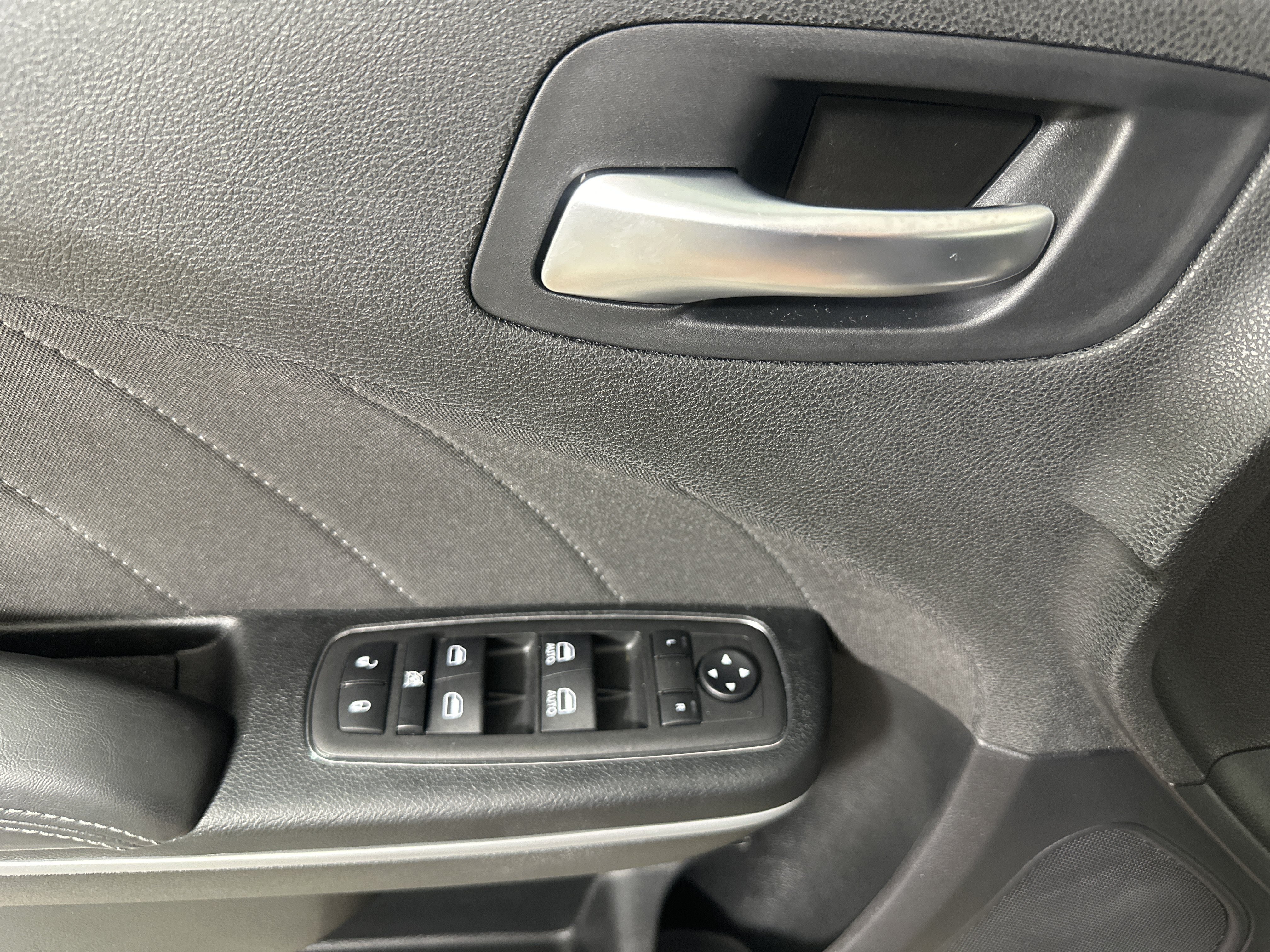 Used 2023 Destroyer Gray Clearcoat Dodge SXT image 11