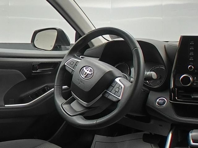 Used 2022 Gray Toyota LE image 35