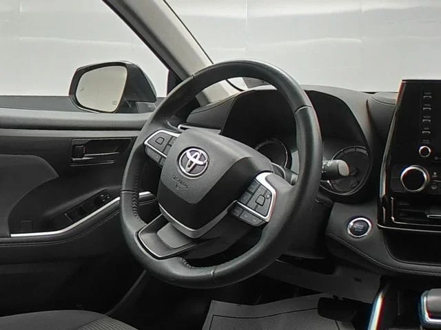 Used 2022 Gray Toyota LE image 35