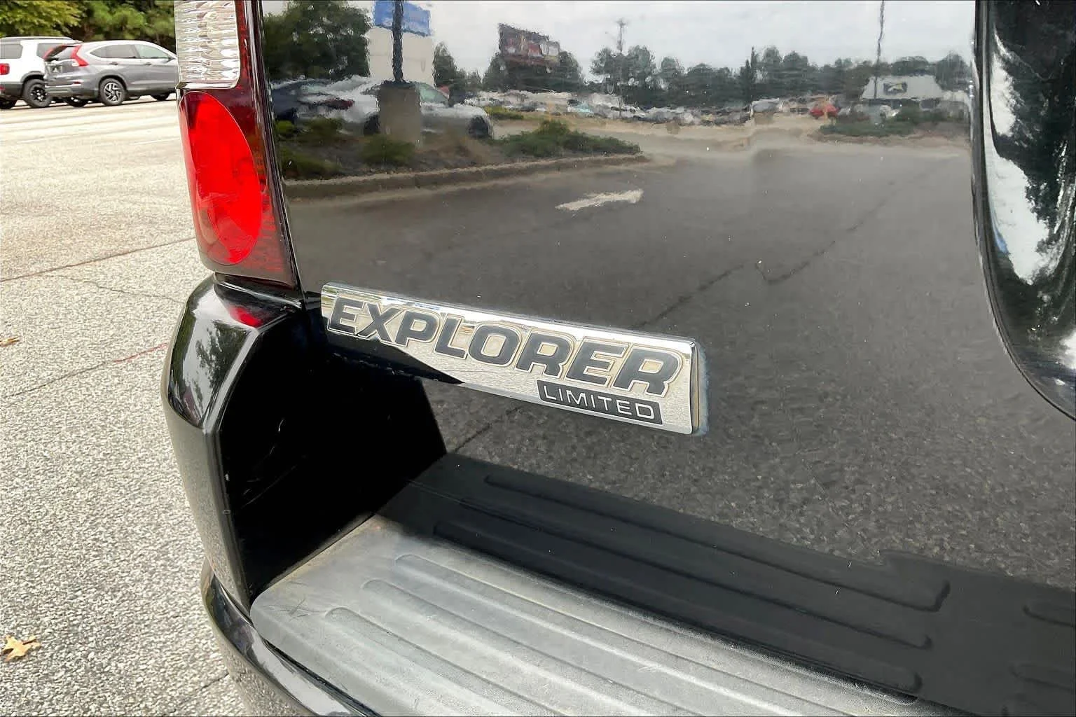 Used 2009 Black Ford Limited image 28
