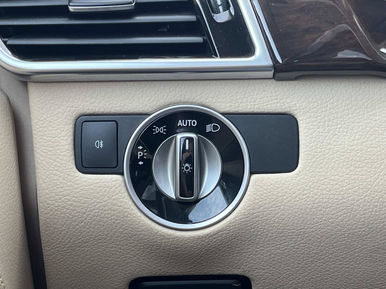 Used 2018 Polar White Mercedes-Benz GLE 350 image 39