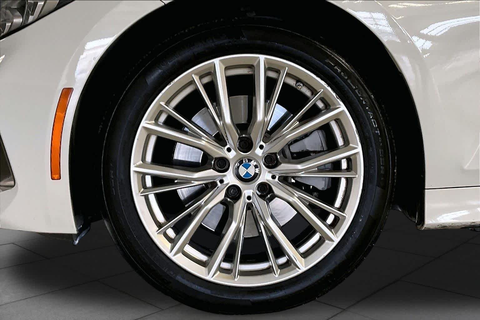 Used 2023 Alpine White BMW 330i image 9