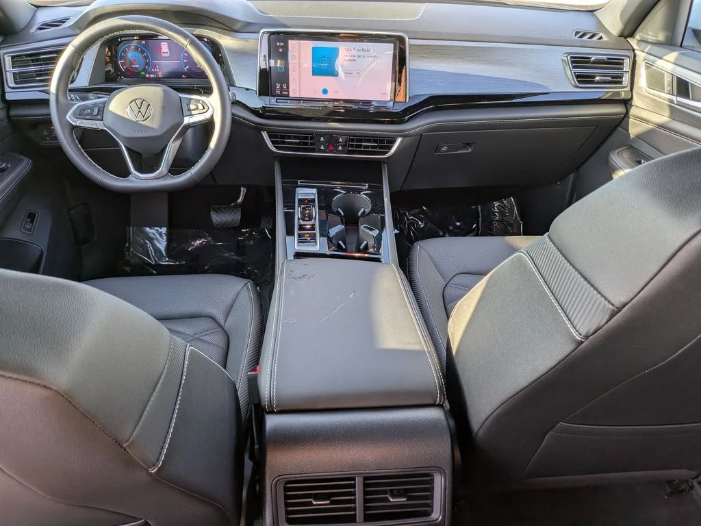 New 2026 White/off-white Volkswagen SE w/Technology image 10