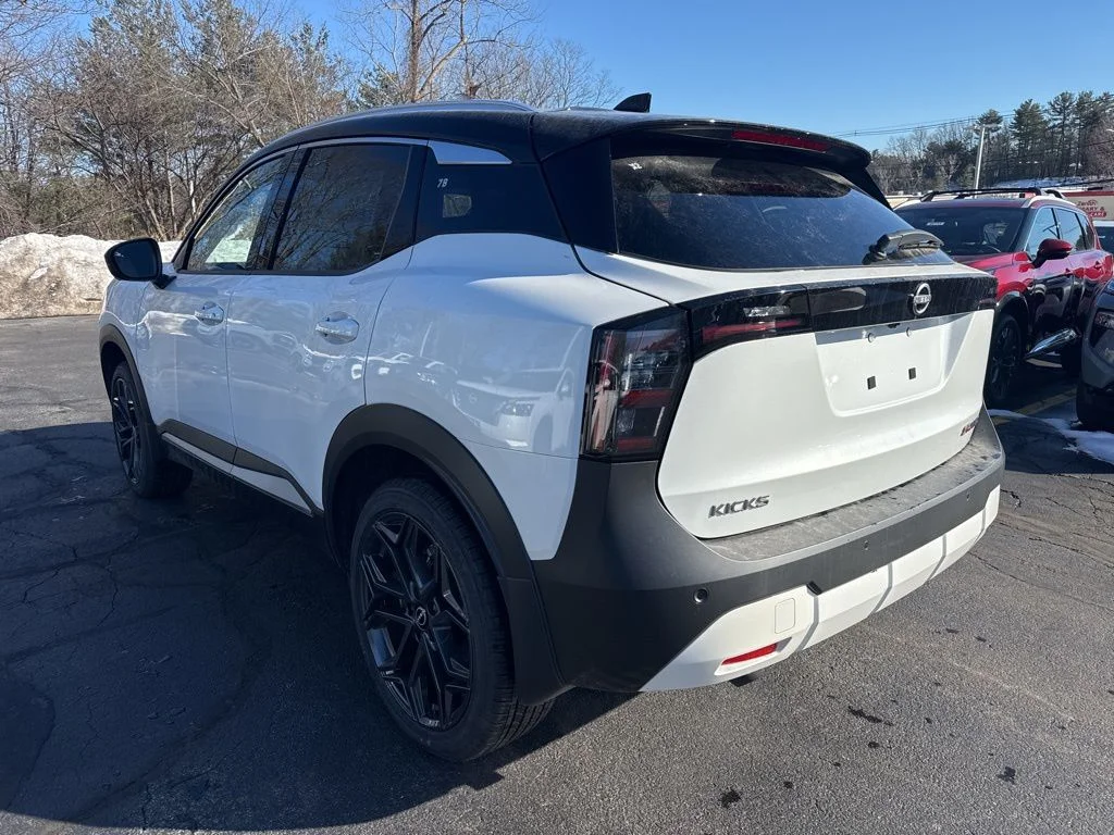 New 2026 Aspen White TriCoat / Super Black Two-tone Nissan SR image 5