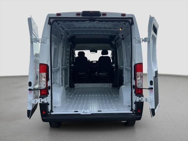 New 2026 Bright White Clearcoat RAM Tradesman image 16