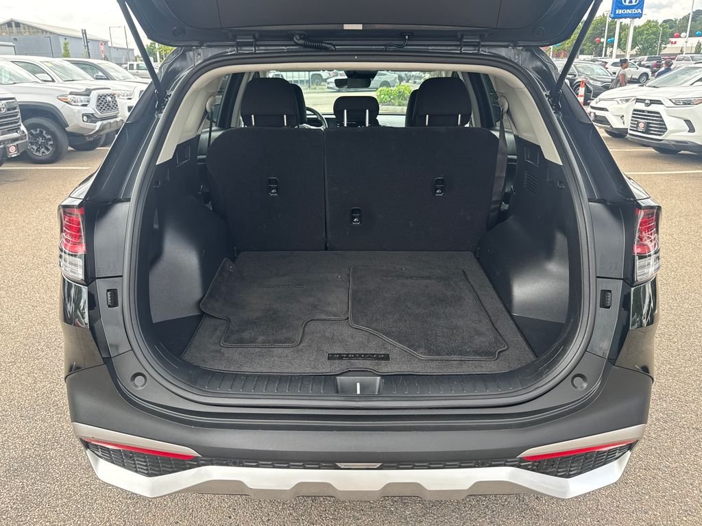 Used 2024 Black Kia LX image 7