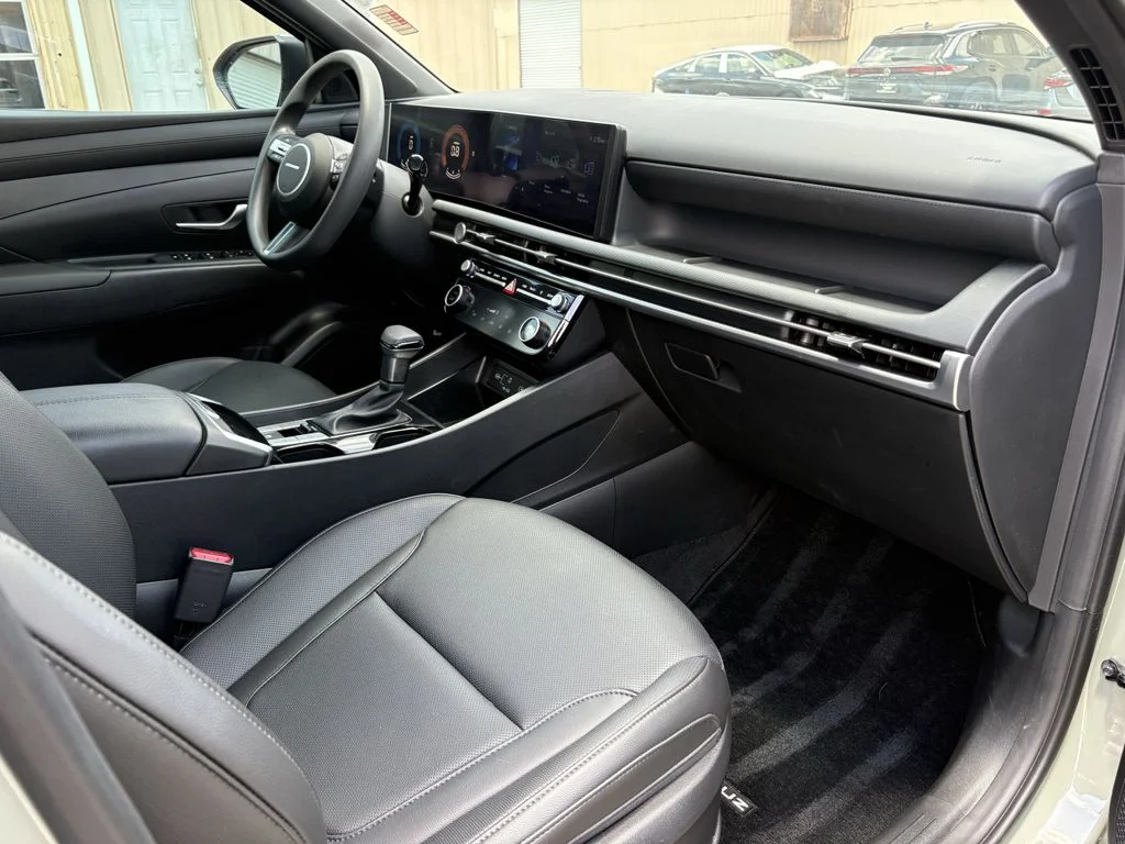 Used 2025 Sage Gray Hyundai SEL image 28
