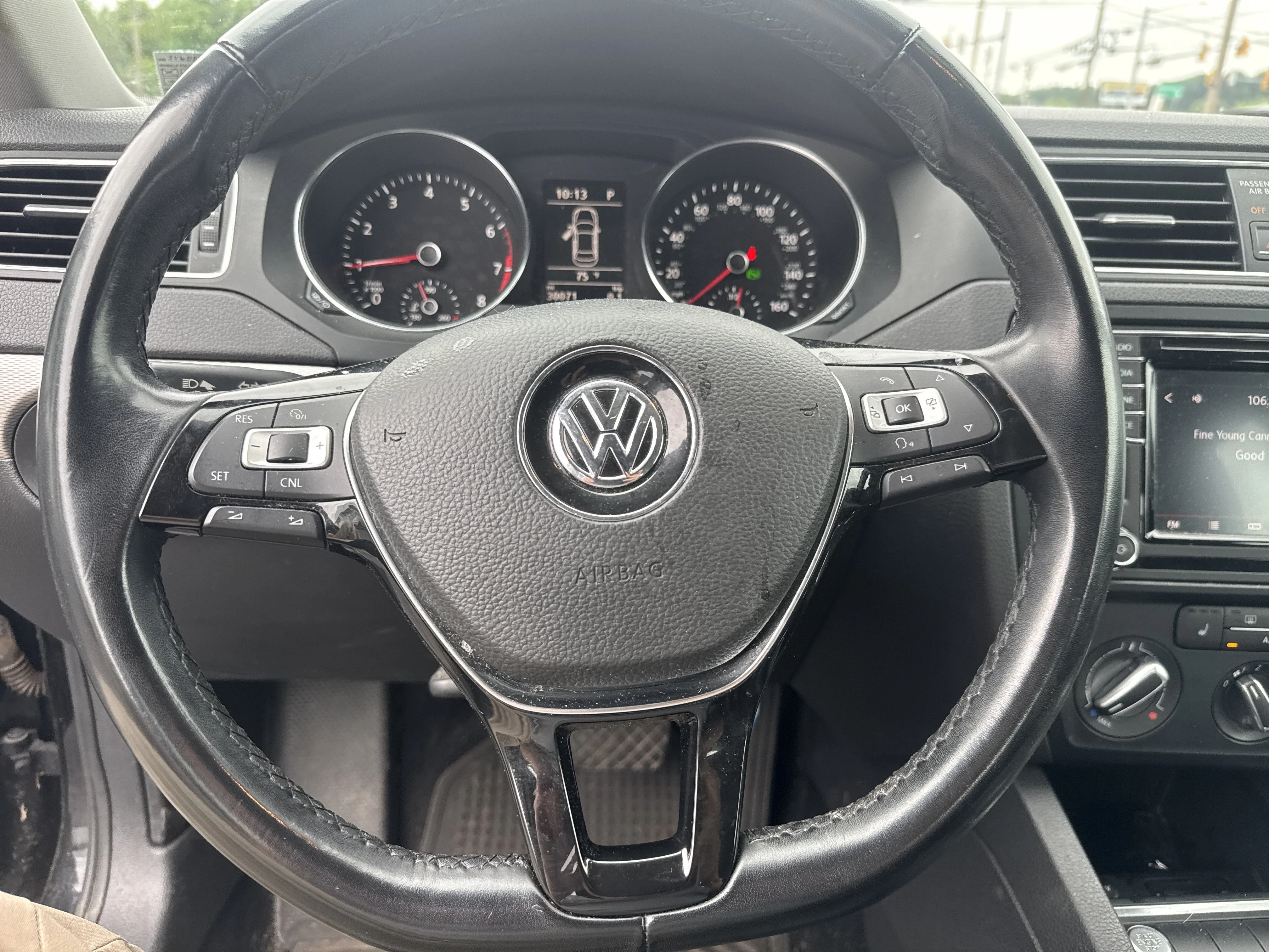 Used 2018 Black Uni Volkswagen 1.4T SE image 17