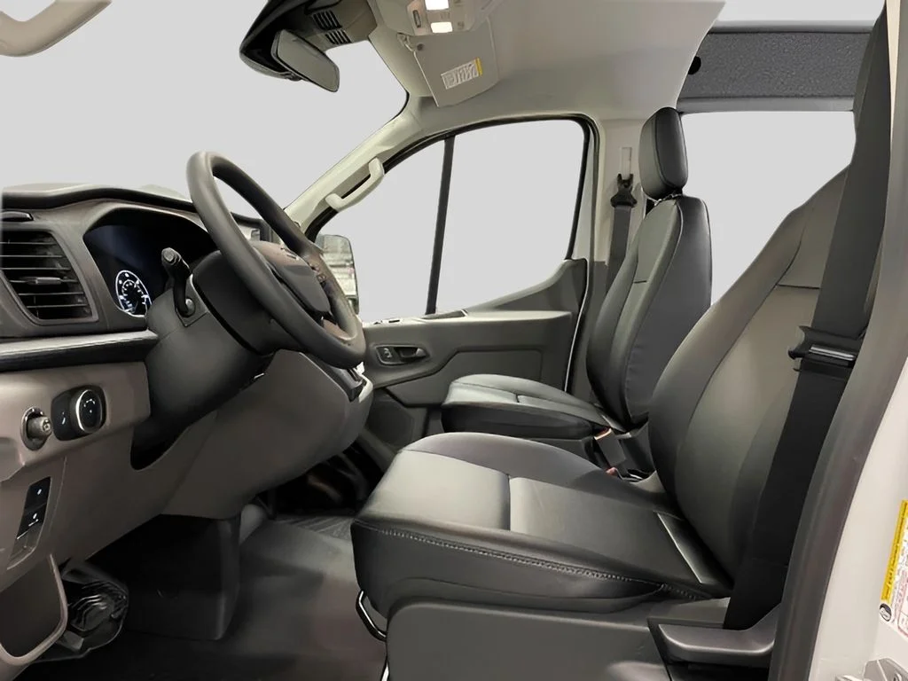 Used 2024 Oxford White Ford Base w/9,950 lb. GVWR image 11