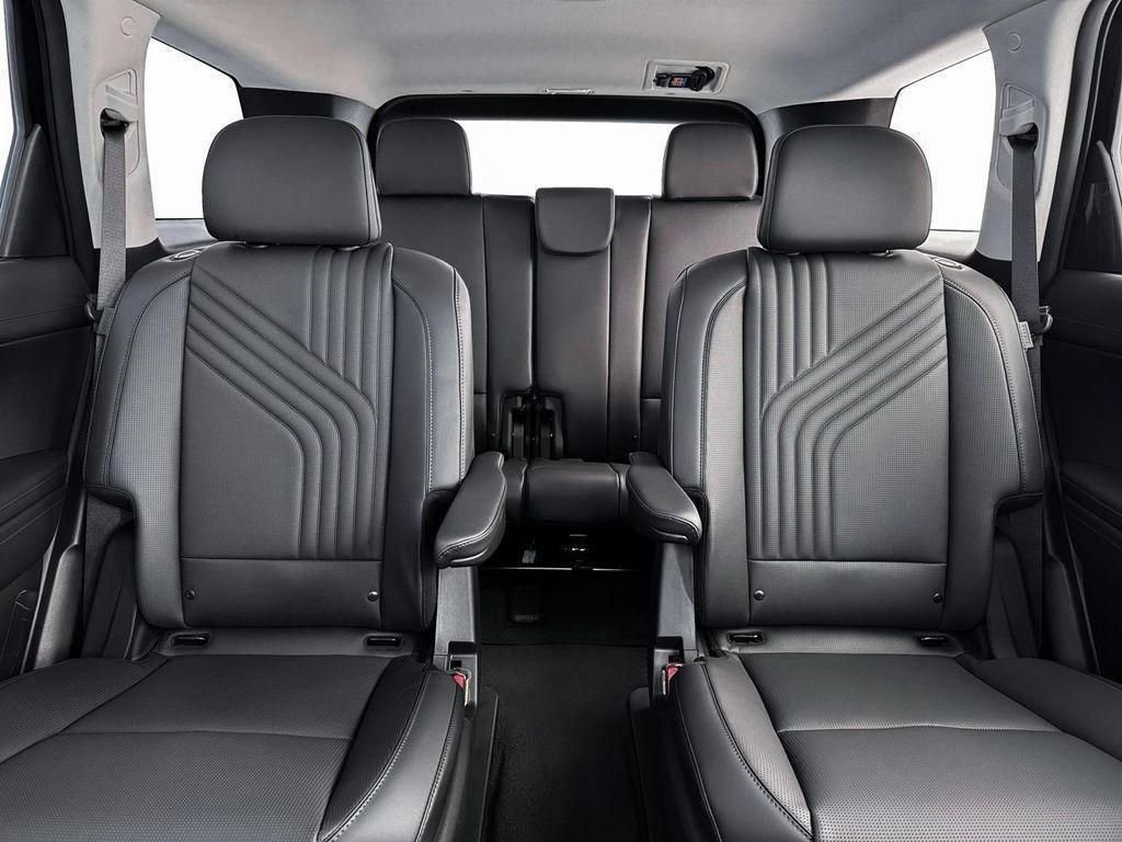 New 2026 White Hyundai SEL Premium image 16