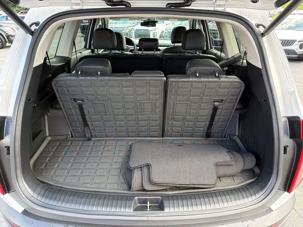 Used 2022 White Kia EX image 18