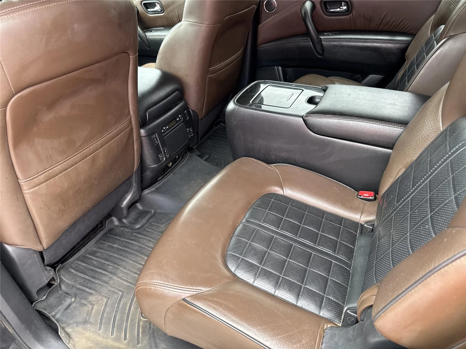 Used 2019 Super Black Nissan Platinum image 25