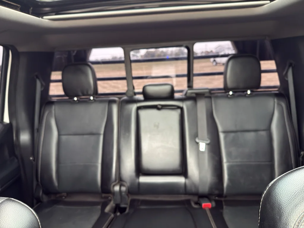 Used 2018 White Platinum Metallic Tri-Coat Ford LARIAT image 33