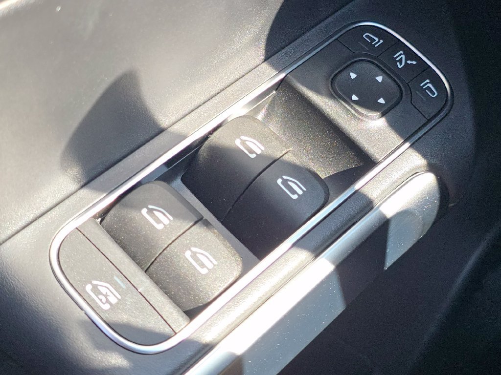 New 2026 Polar White Mercedes-Benz GLB 250 image 61