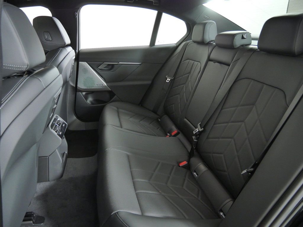 New 2027 Black Sapphire Metallic BMW 530i xDrive image 31