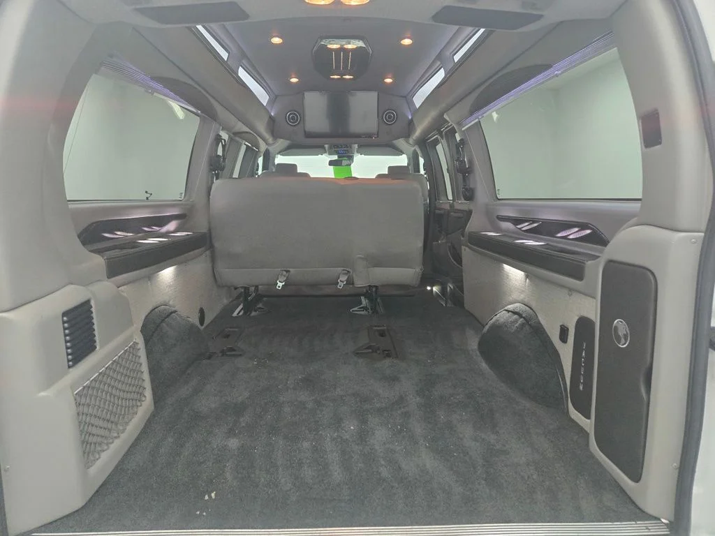 Used 2020 Summit White Chevrolet Explorer Limited SE image 7