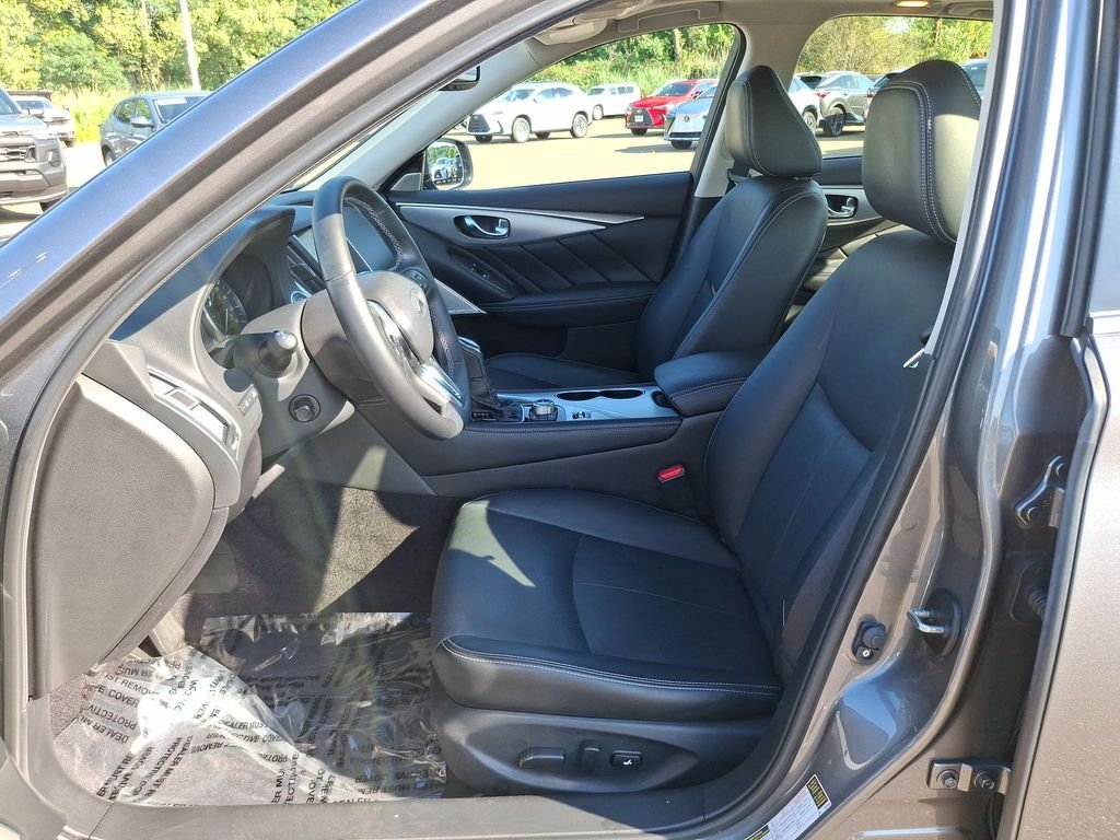 Used 2023 Gray INFINITI LUXE image 13