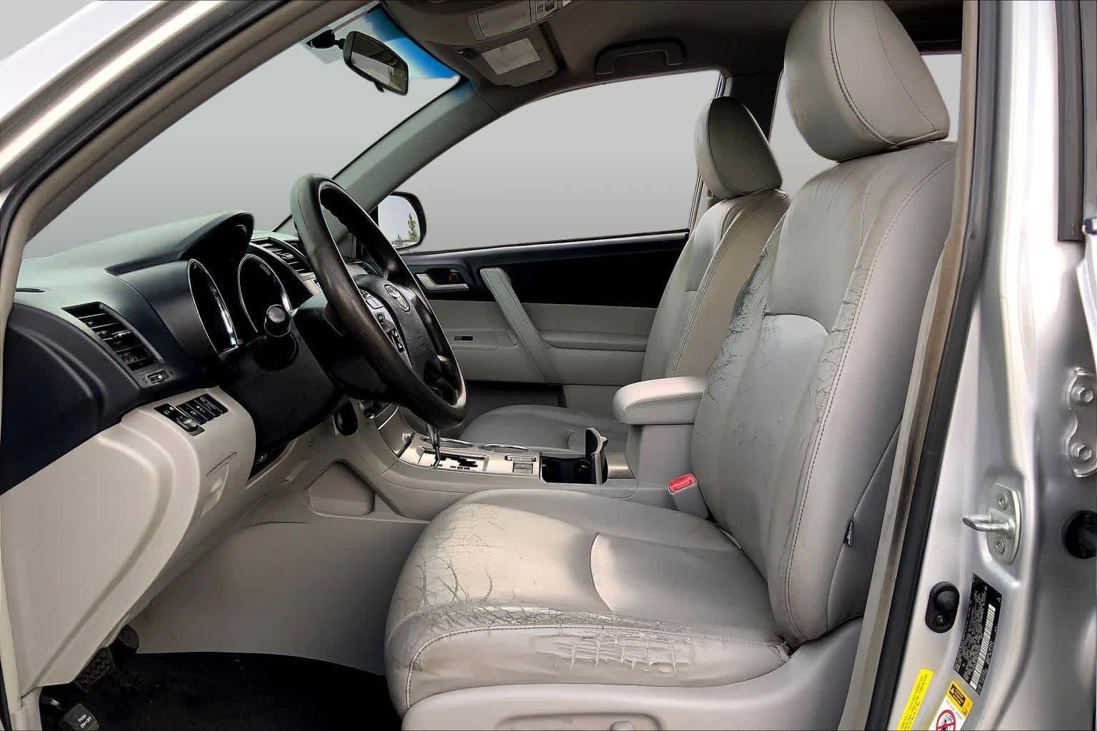Used 2013 Classic Silver Metallic Toyota Plus image 7