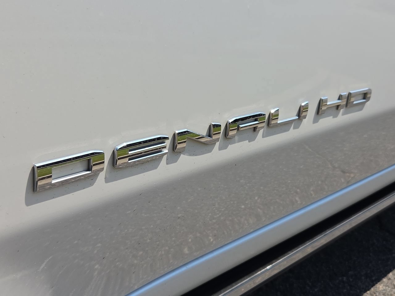 Used 2024 White Frost Tricoat GMC Denali image 33
