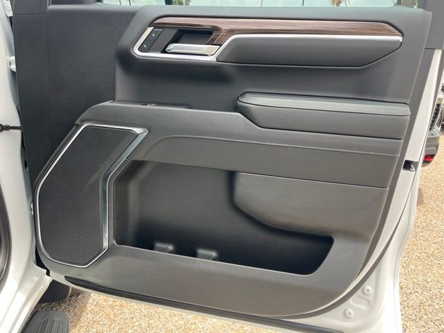 Used 2024 White Chevrolet LT image 28