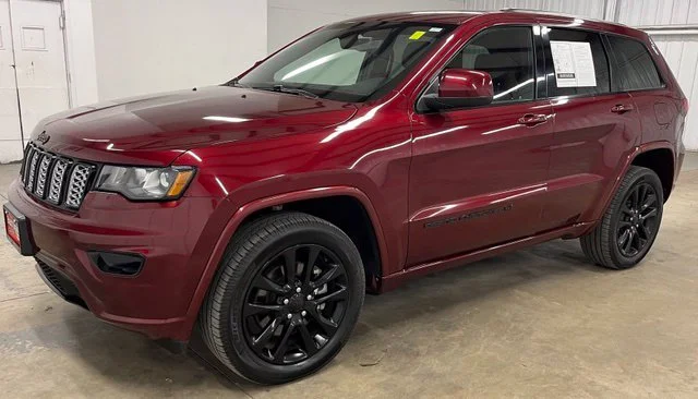 Used 2022 Red Jeep Laredo X image 3