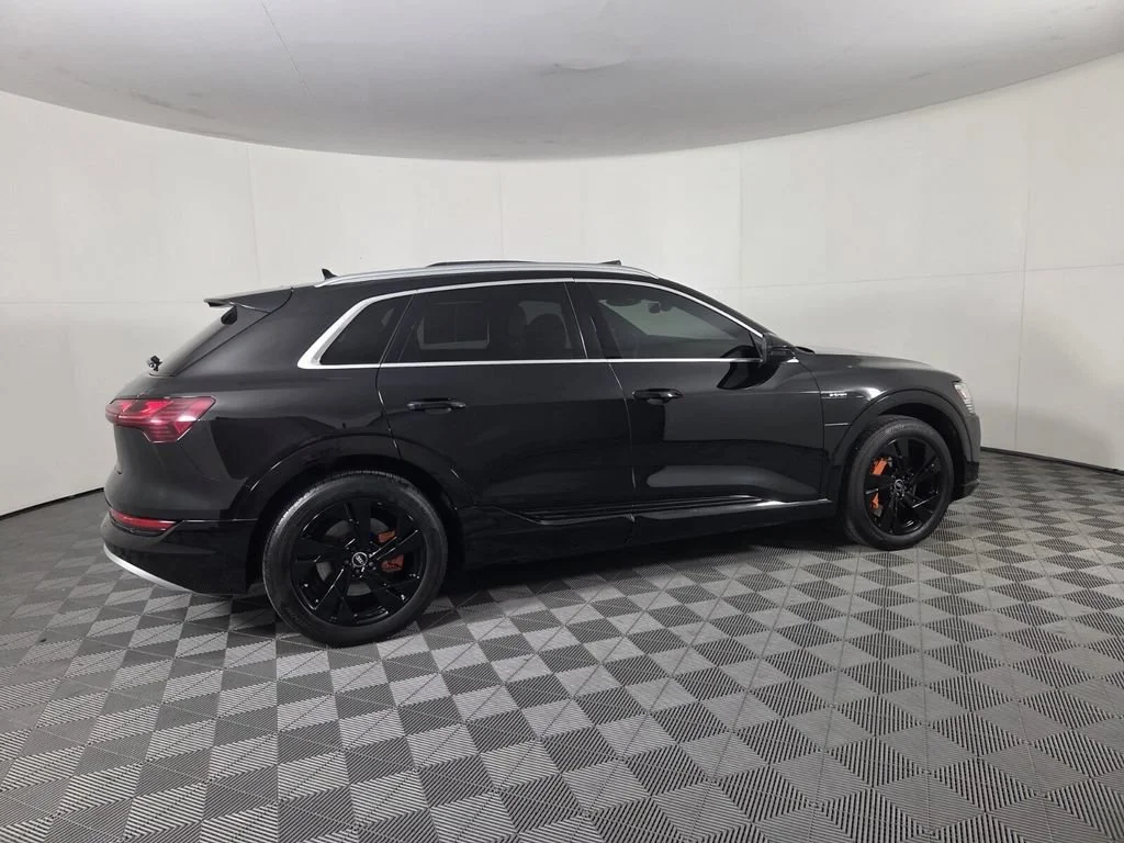 Used 2022 Brilliant Black Audi Premium image 4
