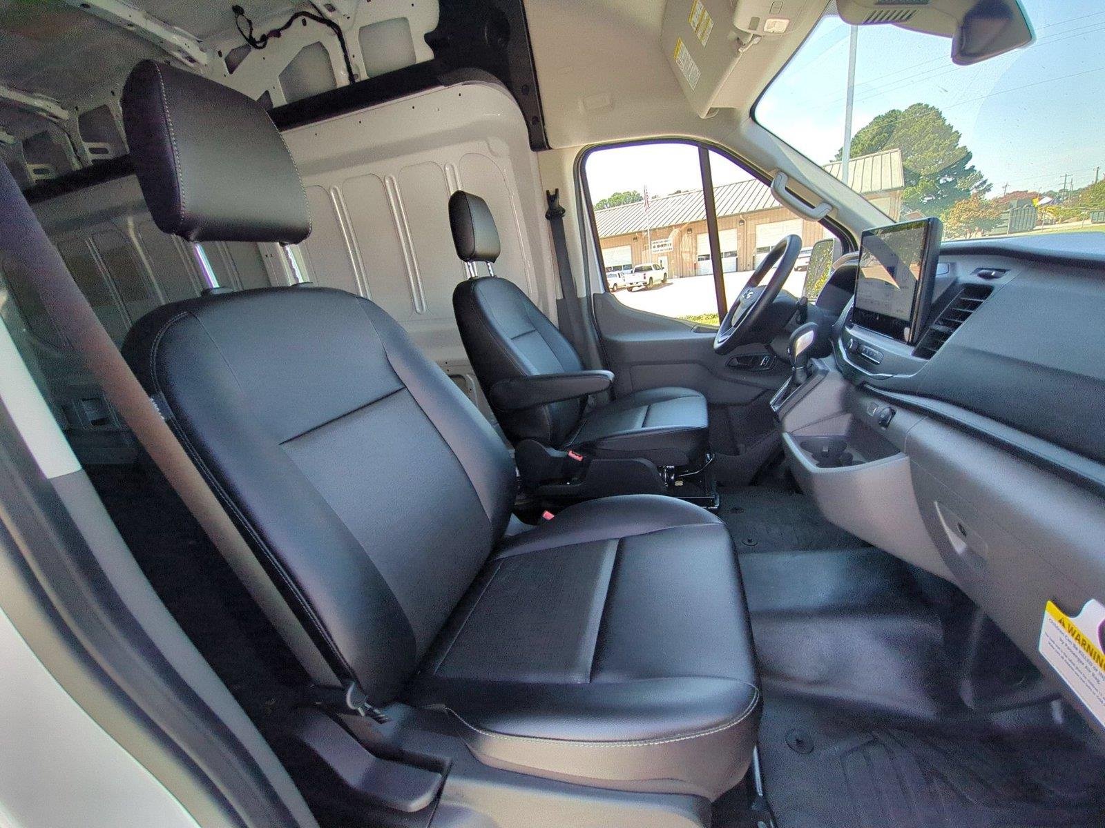 New 2026 Oxford White Ford Cargo Van image 32