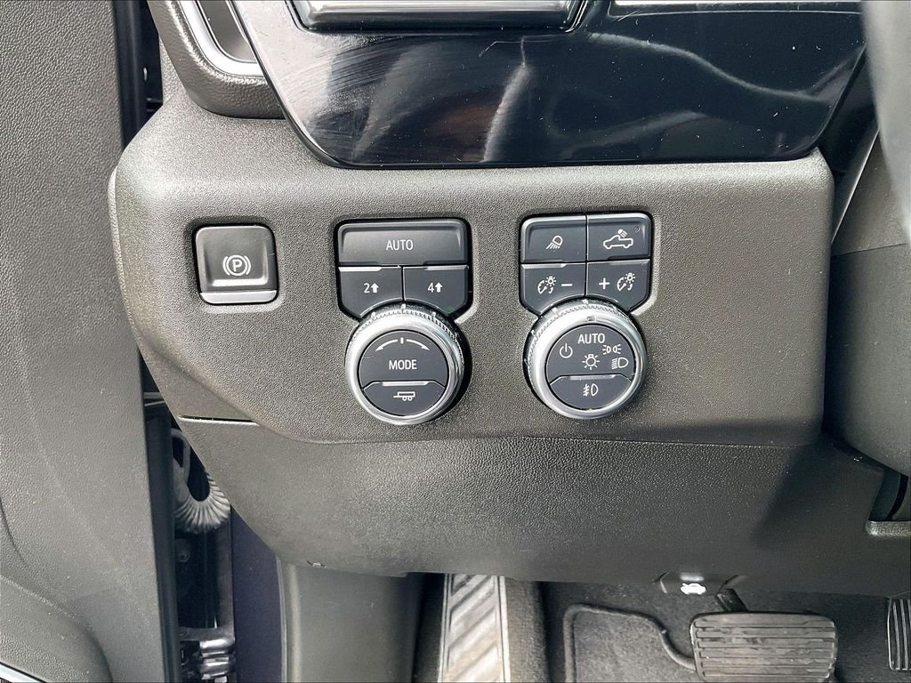 Used 2025 Silver GMC SLT image 25
