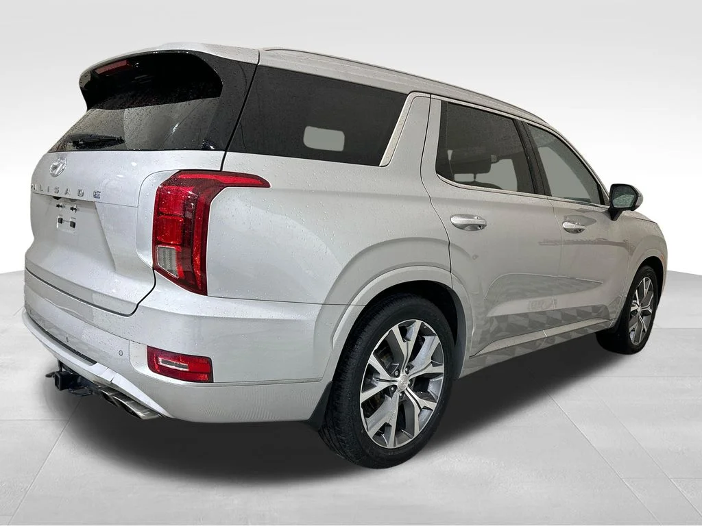 Used 2022 Silver Hyundai Limited image 5
