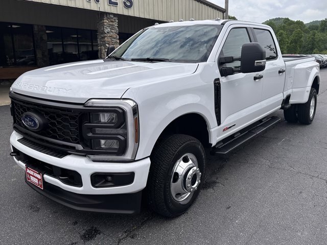 New 2026 Oxford White Ford F-350® XL image 2