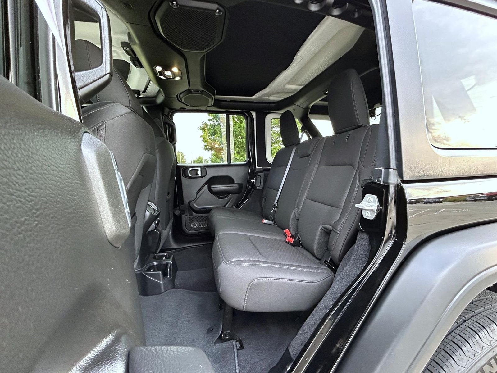 Used 2022 Black Jeep Unlimited Sport Altitude image 19
