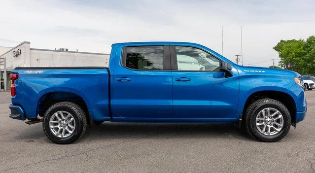 Used 2022 Blue Chevrolet RST image 5