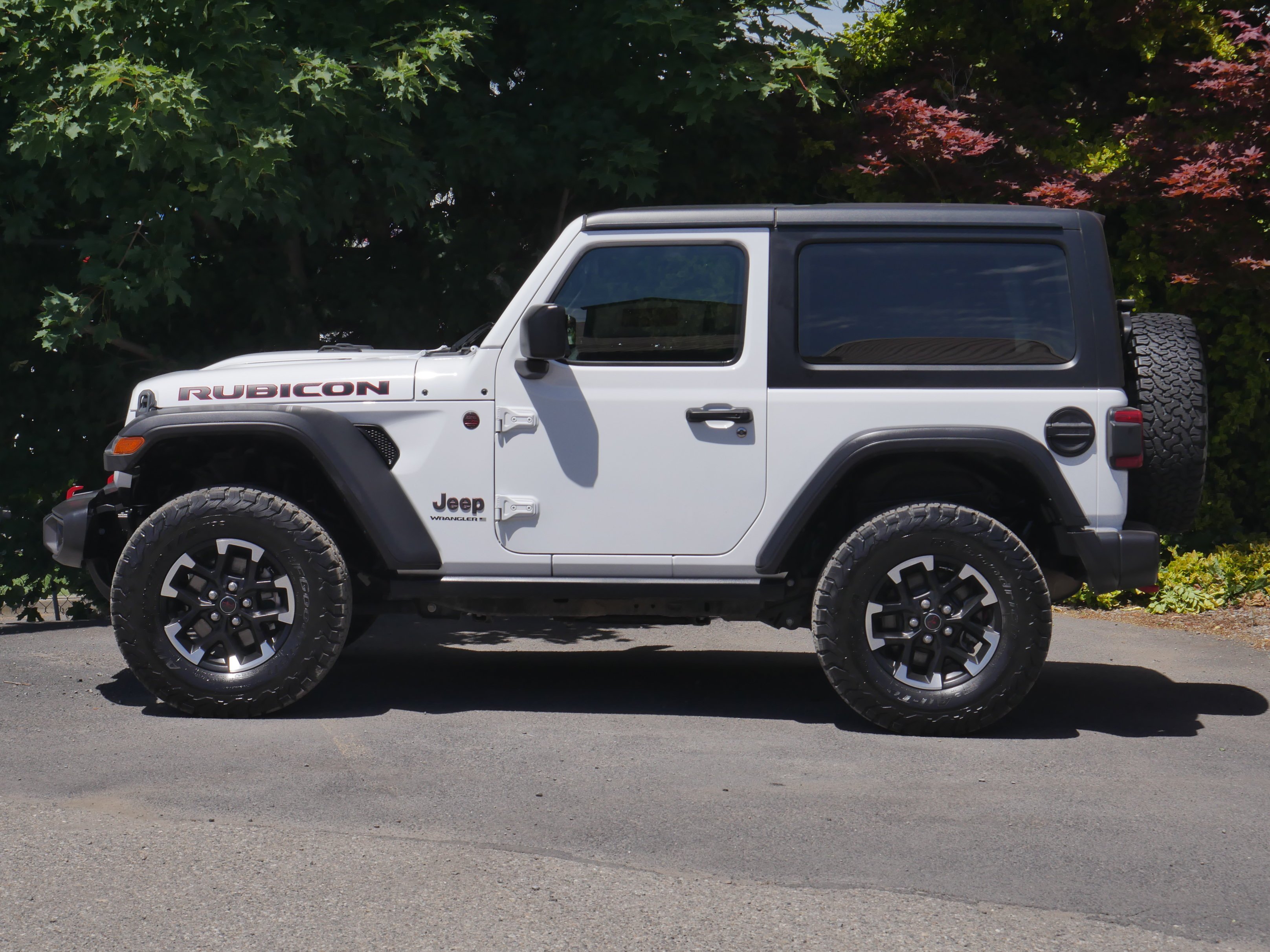 Certified Used 2024 Bright White Clearcoat Jeep Rubicon image 17