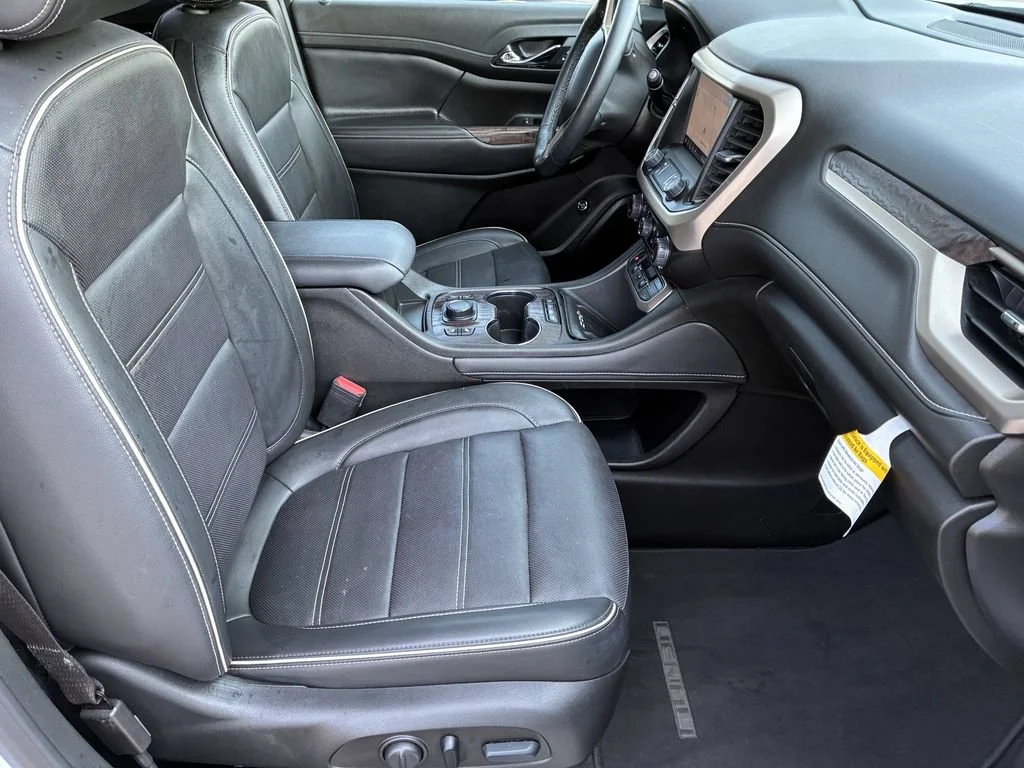 Used 2023 WHITE FROST TRICOAT GMC Denali image 23