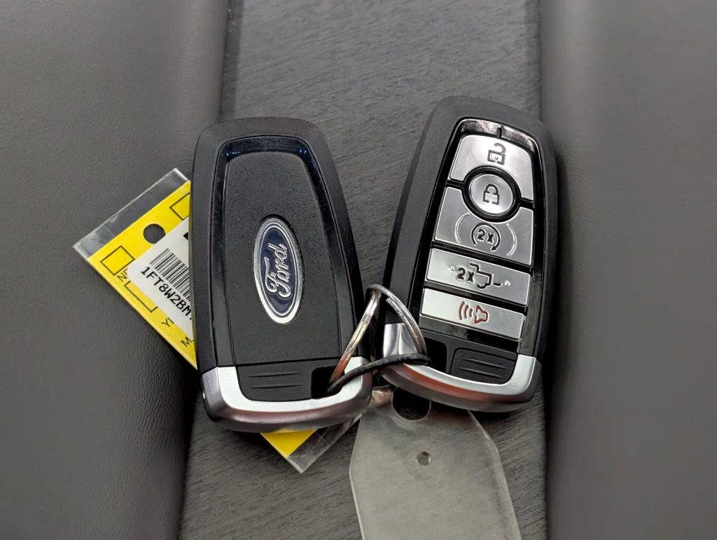 Used 2025 Star White Ford Platinum image 33
