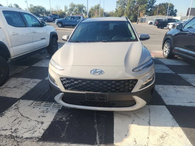 Used 2022 Silver Hyundai SEL image 2